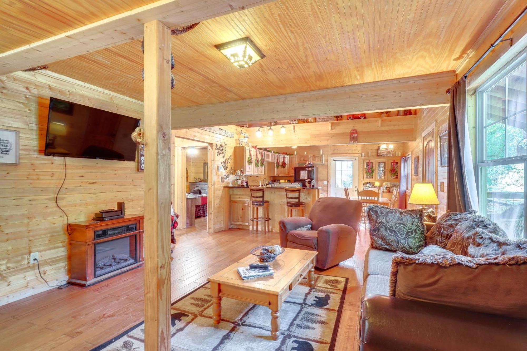 Just Fur Relaxin Sevierville Cabin With Hot Tub! Εξωτερικό φωτογραφία